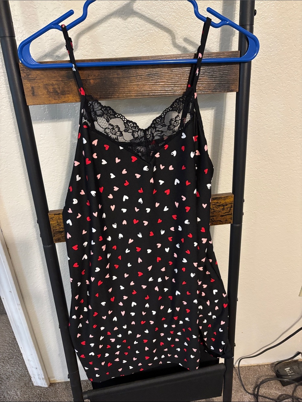 Lace-Trim Heart Print Cami Slip in Black